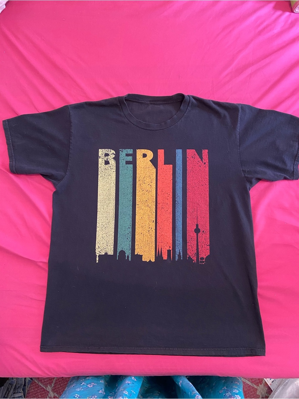 Berlin Graphic Short-Sleeve Tee - Black